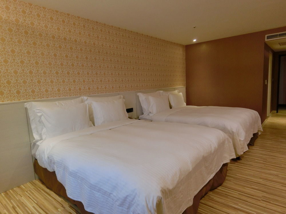 Wemeet Hotel Pingtung Luaran gambar