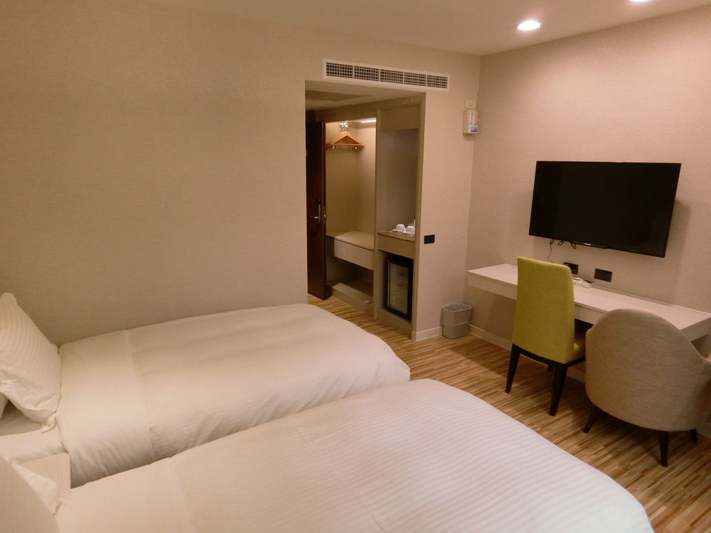 Wemeet Hotel Pingtung Luaran gambar