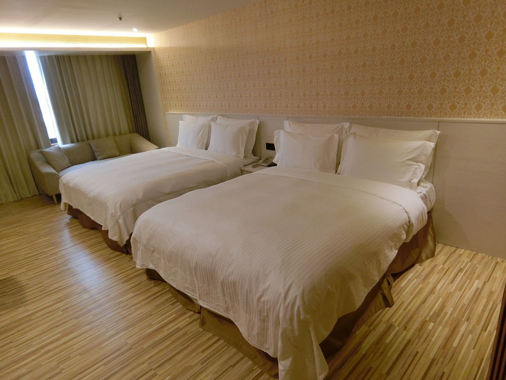 Wemeet Hotel Pingtung Luaran gambar
