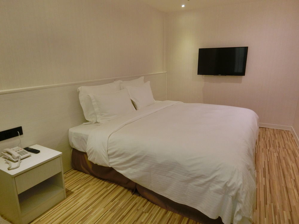 Wemeet Hotel Pingtung Luaran gambar
