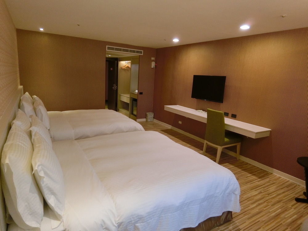 Wemeet Hotel Pingtung Luaran gambar