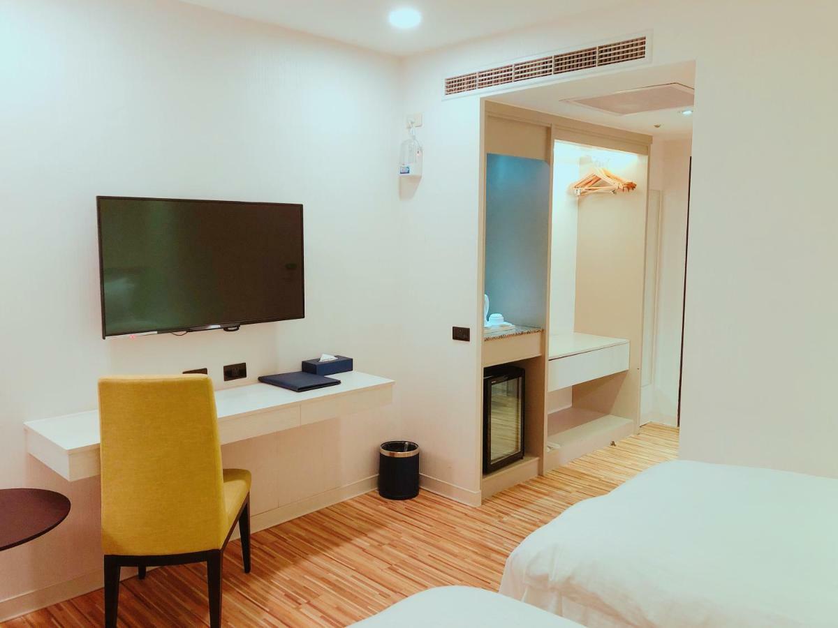 Wemeet Hotel Pingtung Luaran gambar